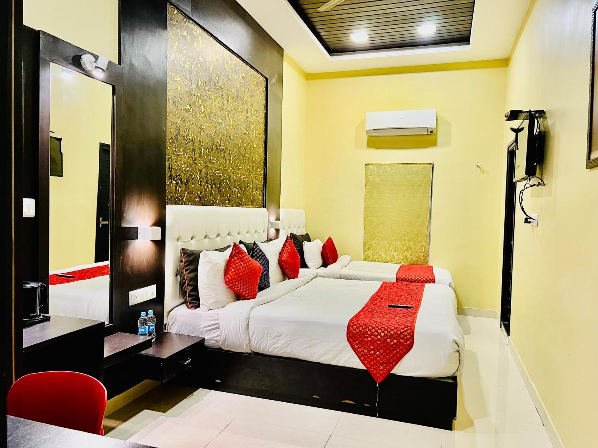 Hotel Grand Bhagwat, Udaipur Bagian luar foto