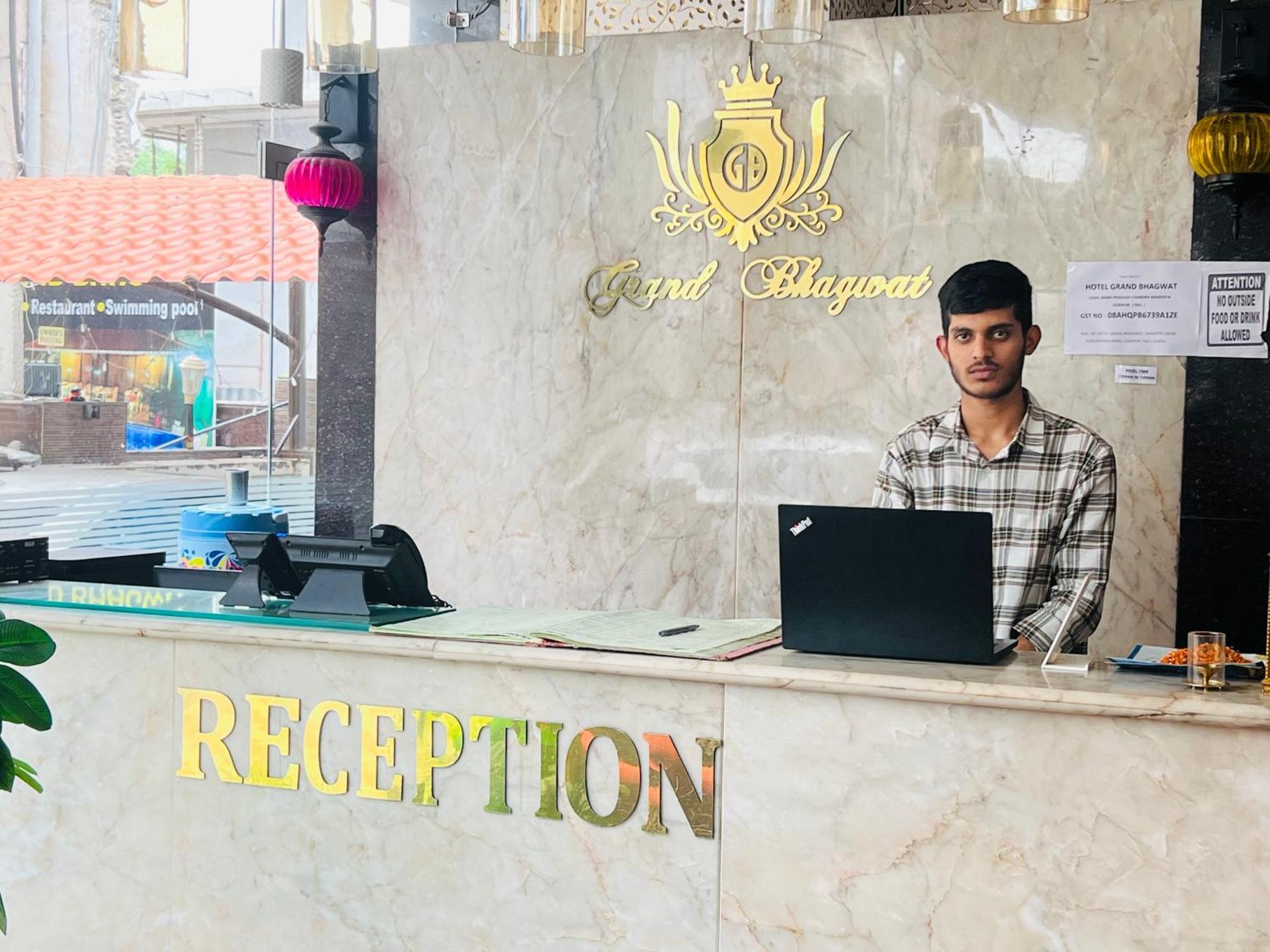 Hotel Grand Bhagwat, Udaipur Bagian luar foto