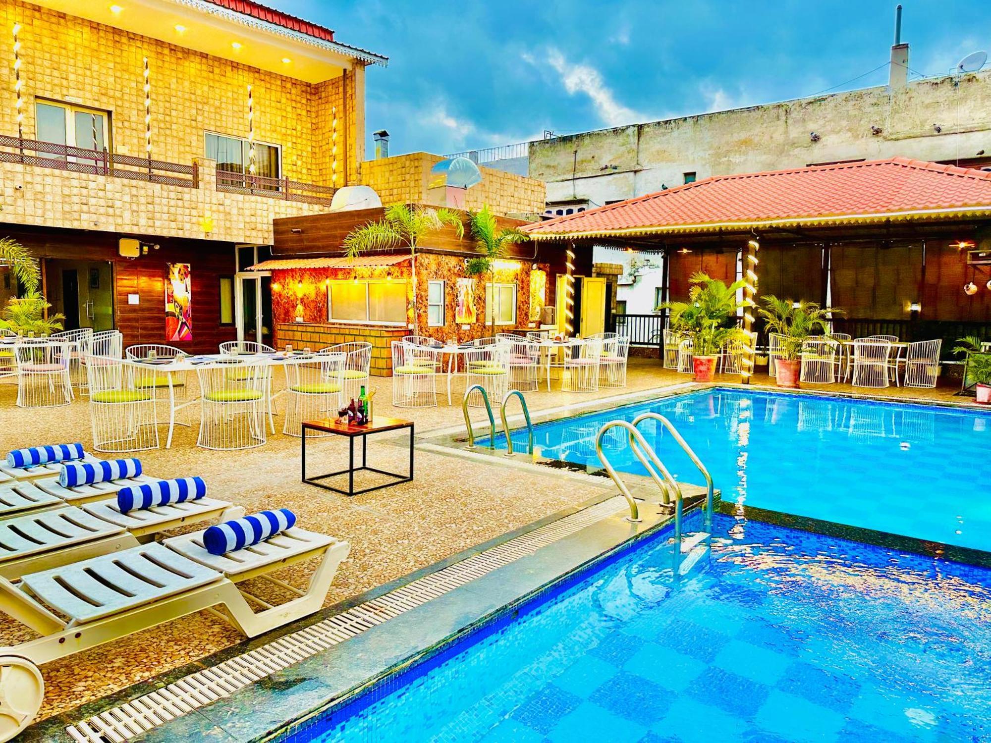 Hotel Grand Bhagwat, Udaipur Bagian luar foto