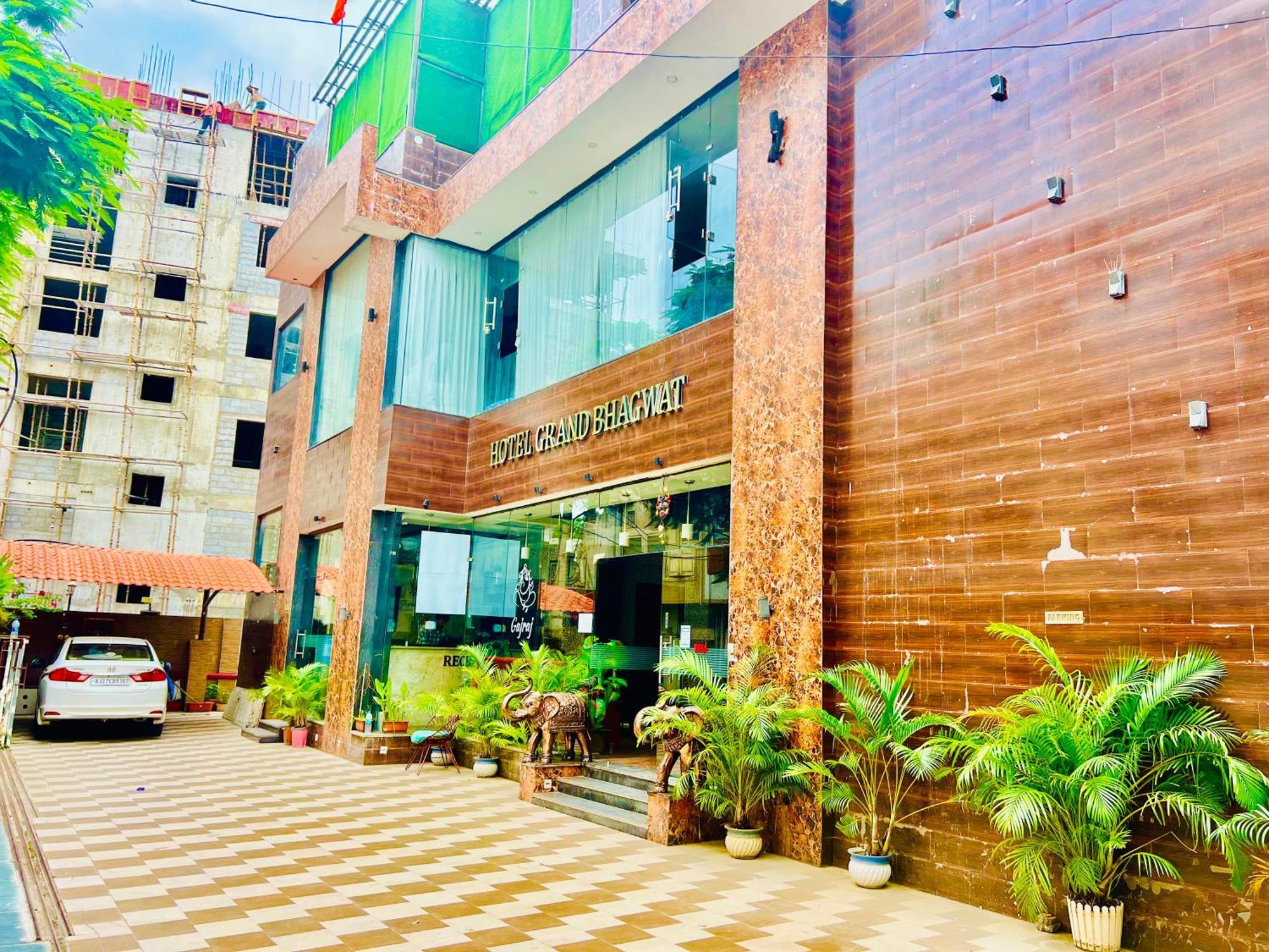 Hotel Grand Bhagwat, Udaipur Bagian luar foto