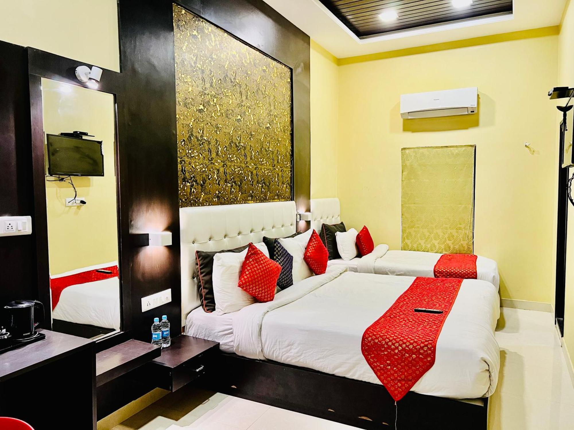 Hotel Grand Bhagwat, Udaipur Bagian luar foto